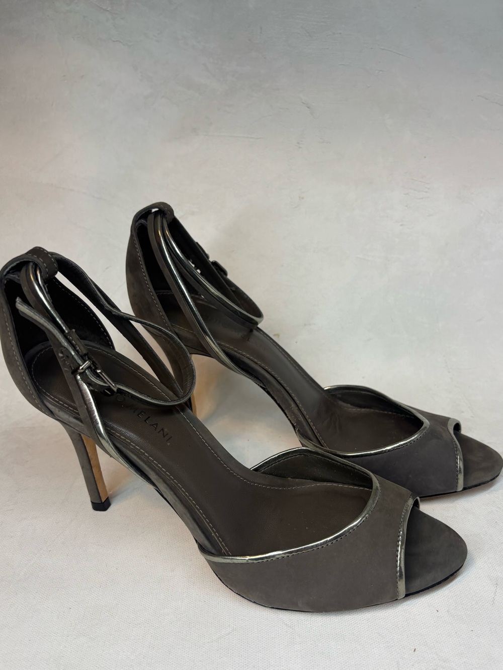 Antonio Melani Grey & silver Open-Toe Ankle-Strap suede Heels, size 7.5